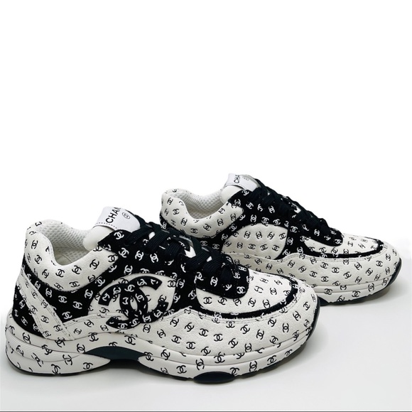 ❌❌SOLD Chanel 22A White Black CC Logos CC Logo Trainers Runners Sneakers - Picture 2 of 14